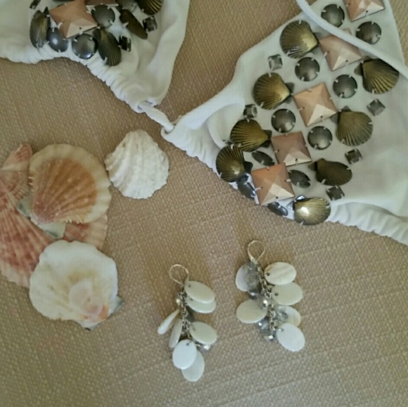 RESORT โจ๐๏ธ ๐๏ธSwim top triangle tie string white embellished VS - Picture 1 of 2